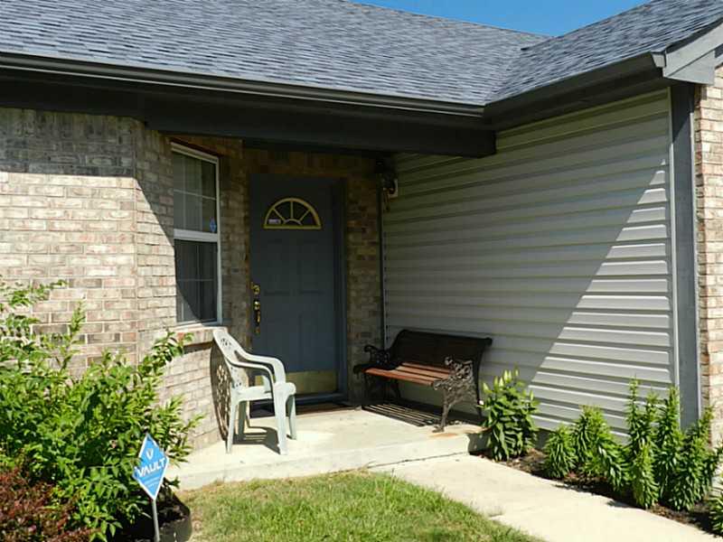 1167 Oak Leaf Road Franklin, IN 46131 - Photo 2 of 17