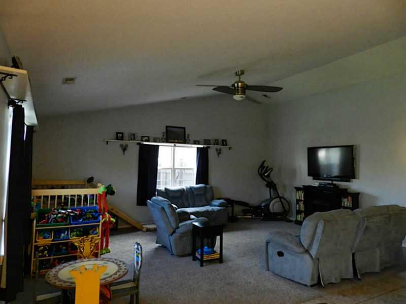 1167 Oak Leaf Road Franklin, IN 46131 - Photo 6 of 17