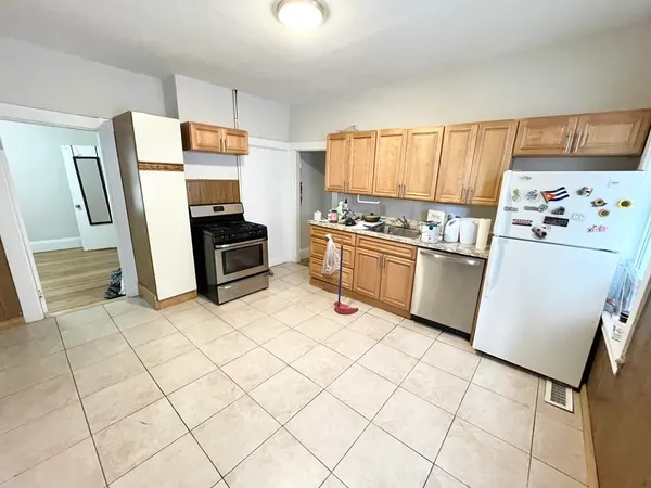 $3,000 | 10 Wave Avenue, Unit 1, Boston, MA 02125