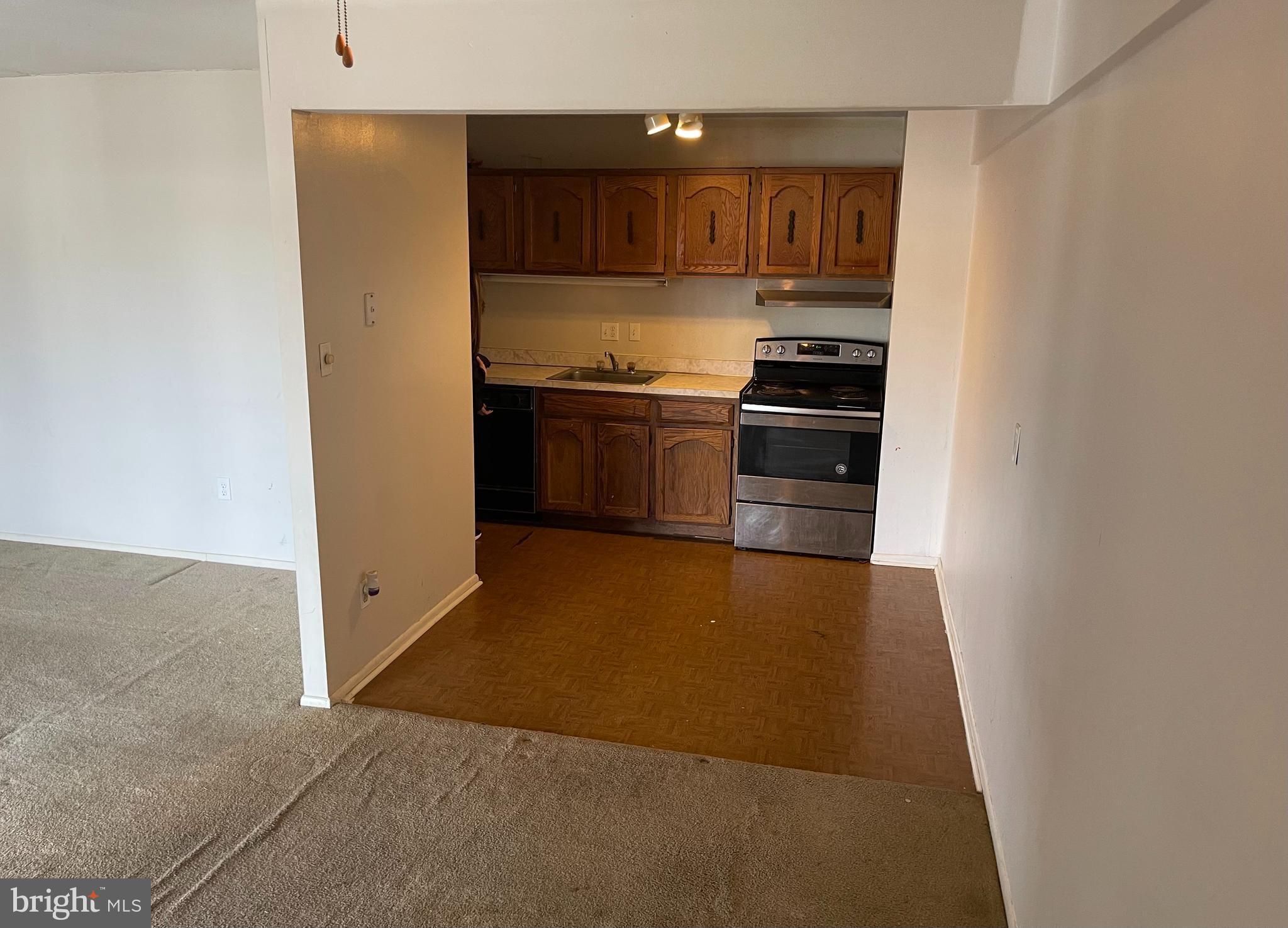 84 Welsh Tract Road, Unit H306 Newark, DE 19713 - Photo 4 of 13 Looking in from Dining/Living Room