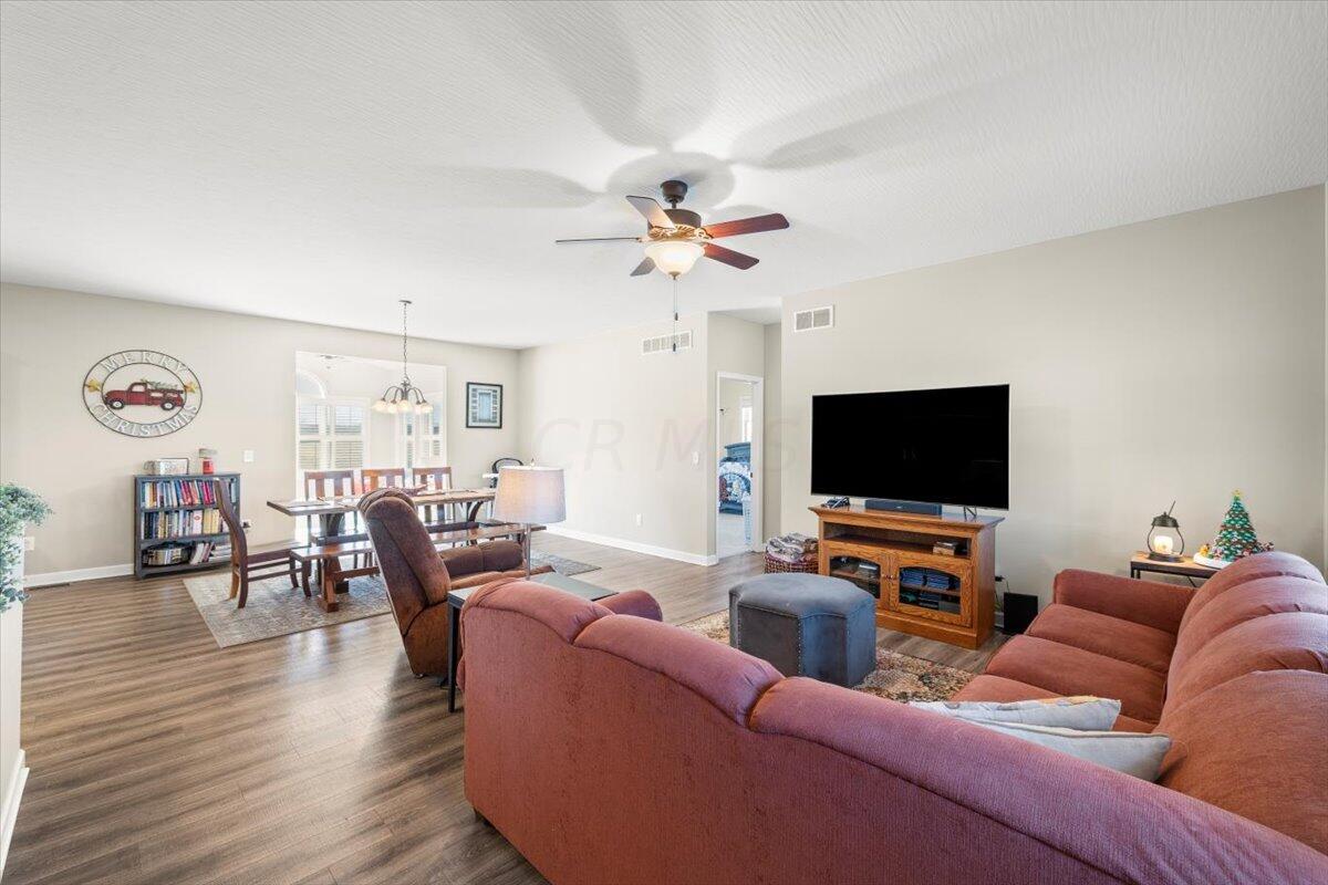 9005 Strine Road Ashley, OH 43003 - Photo 8 of 30 09-Living Room