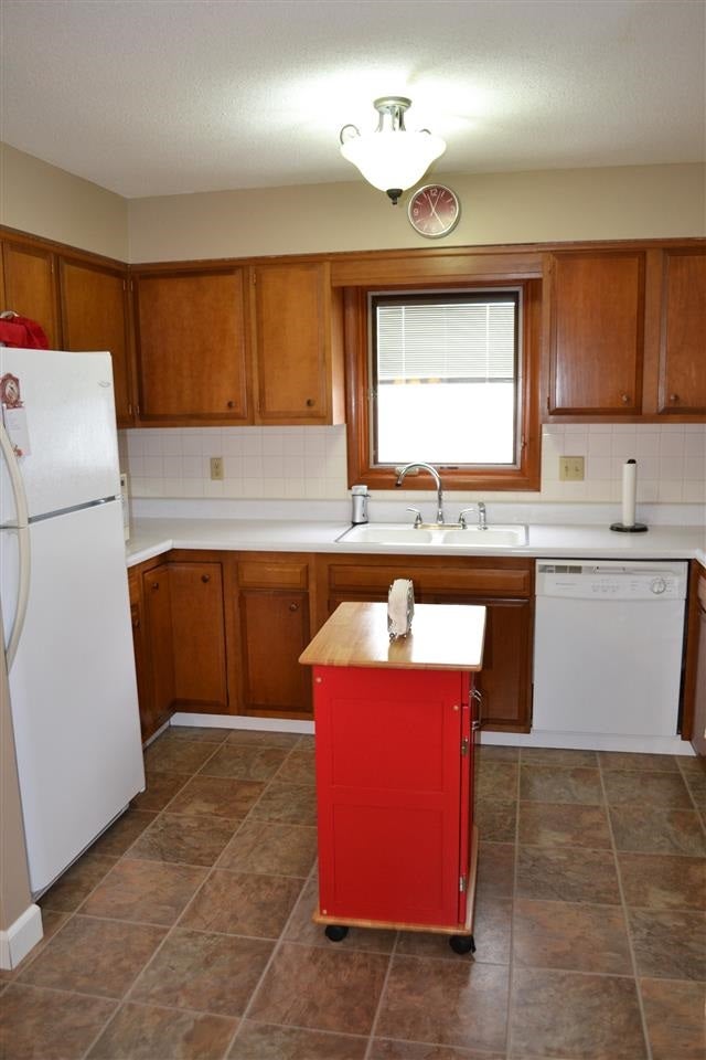 1087 Eisenhower Road Hiawatha, IA 52233 - Photo 13 of 20 Gallery Image 13