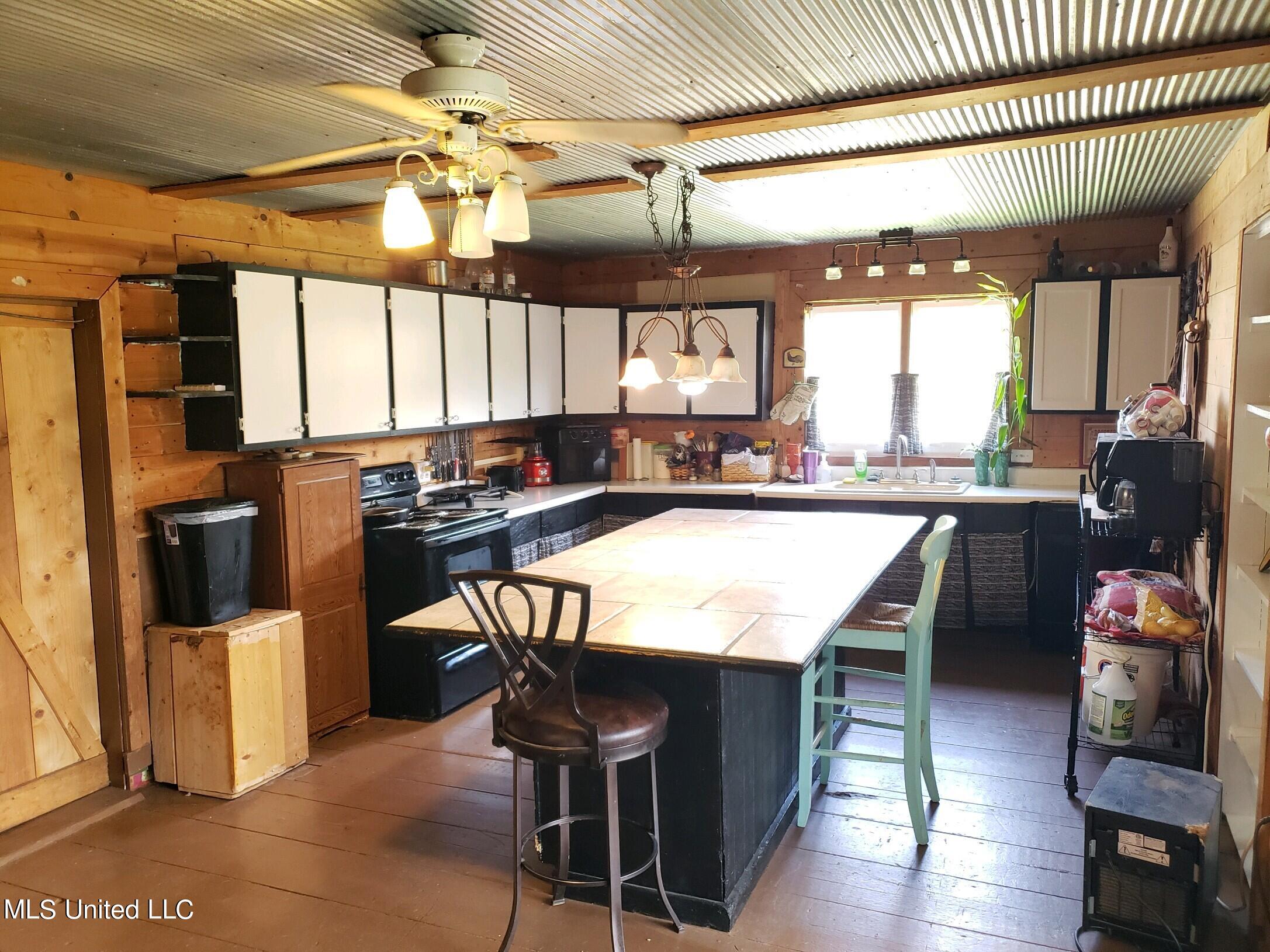 938 Frank Smith Road Batesville, MS 38606 - Photo 12 of 62 Kitchen