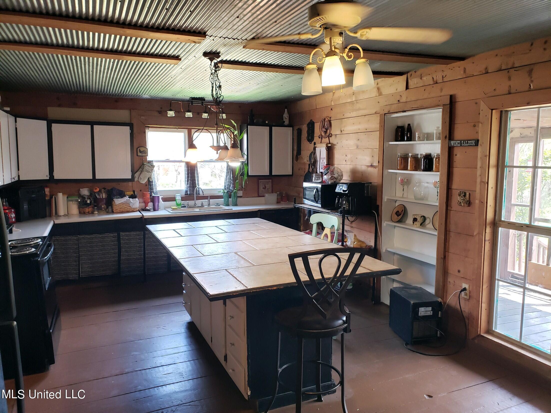 938 Frank Smith Road Batesville, MS 38606 - Photo 13 of 62 Kitchen