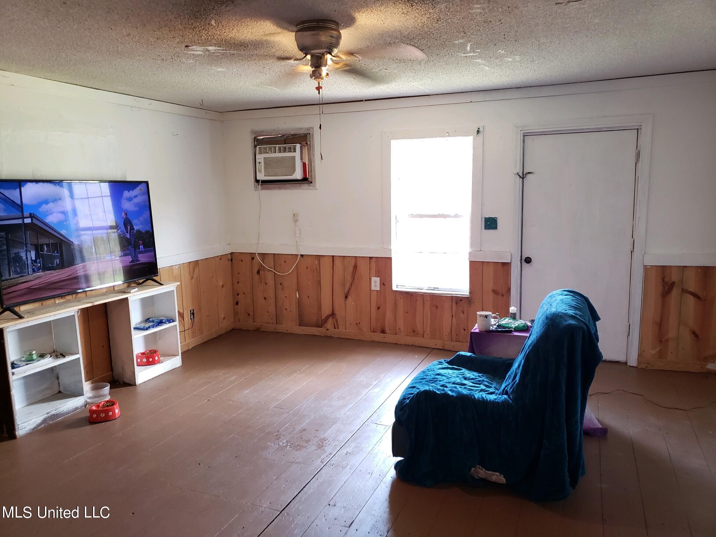 938 Frank Smith Road Batesville, MS 38606 - Photo 19 of 62 2nd Living Area or Bonus Room