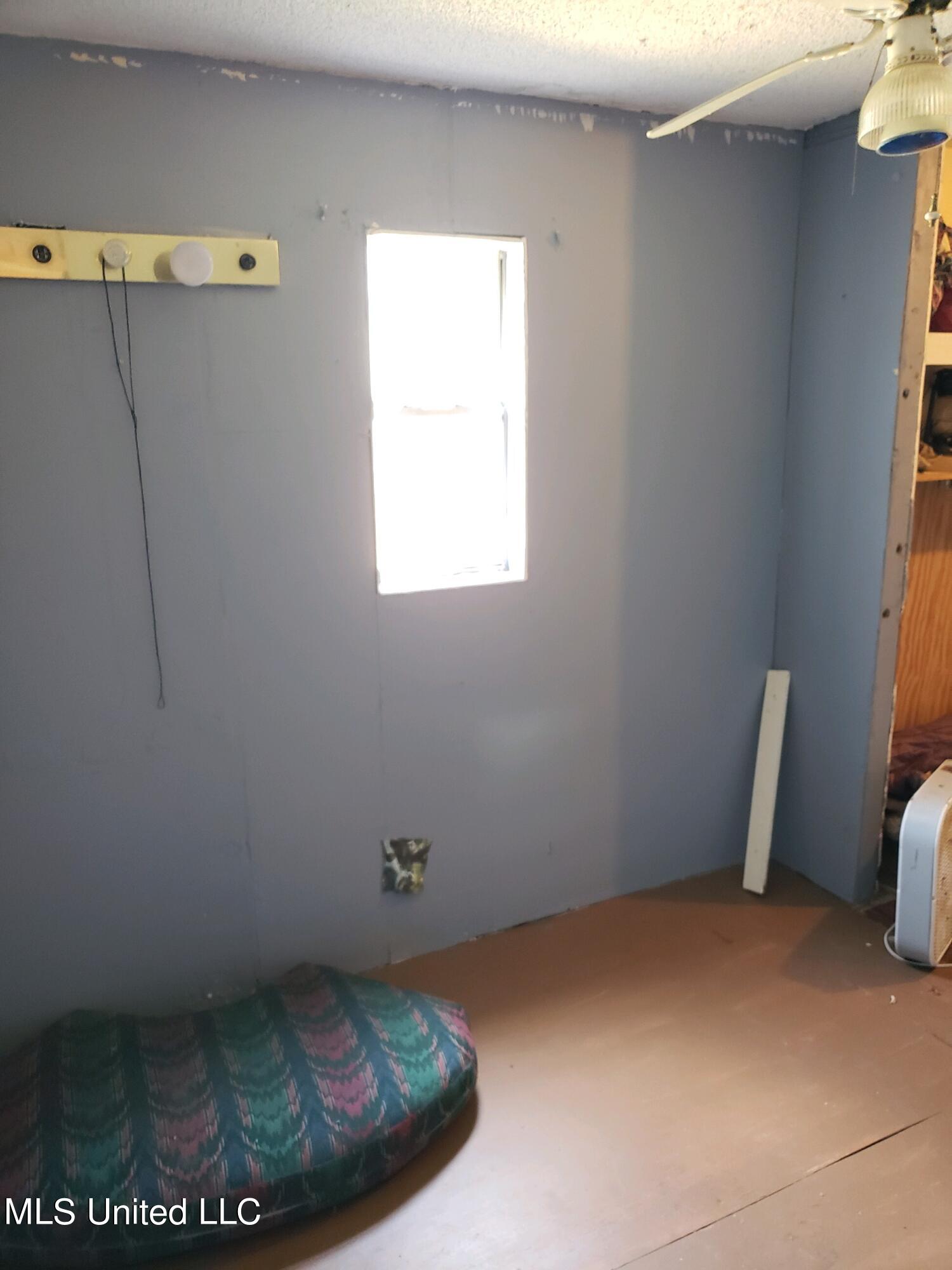 938 Frank Smith Road Batesville, MS 38606 - Photo 20 of 62 Closet or Additional Bedroom