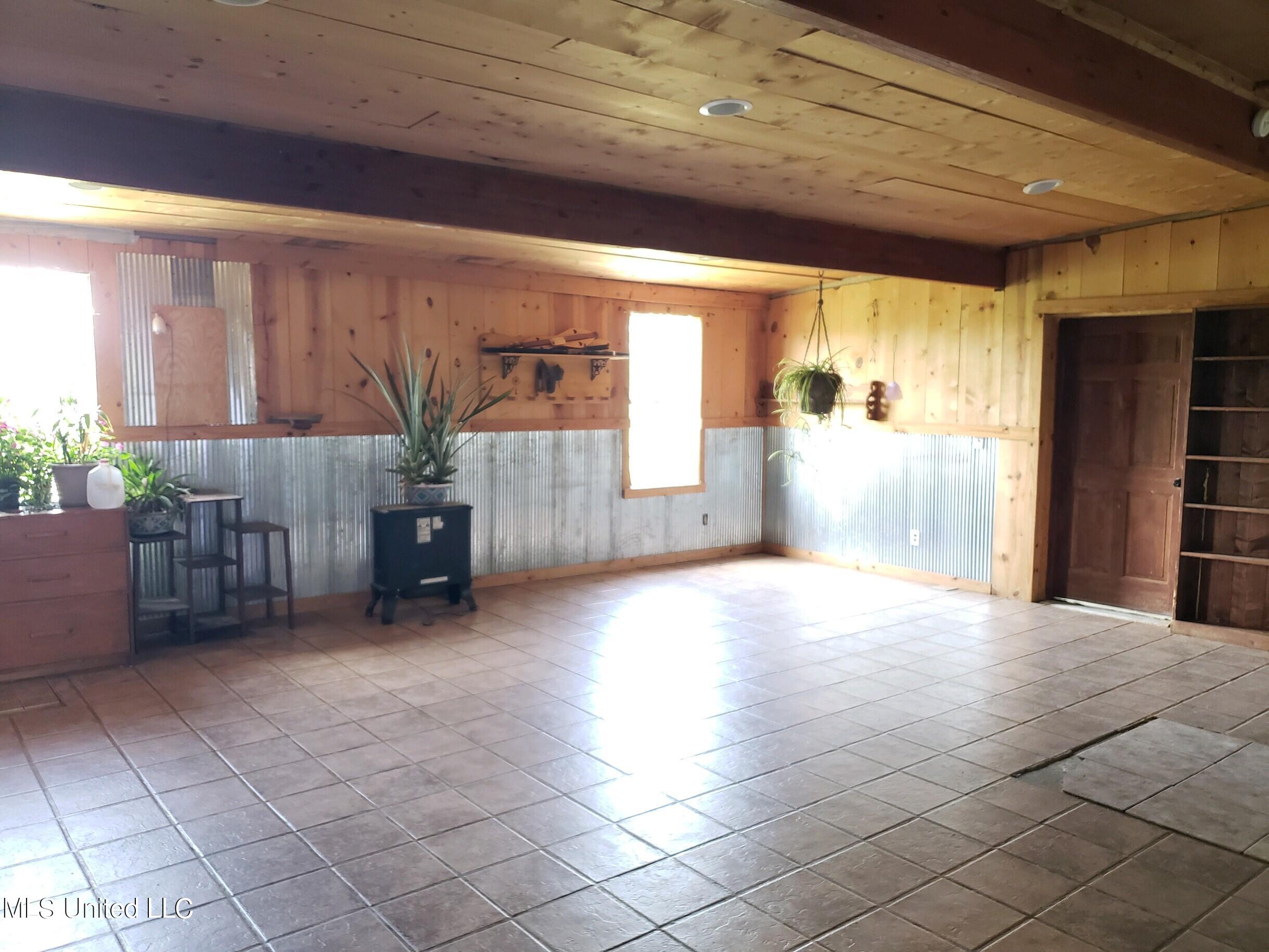 938 Frank Smith Road Batesville, MS 38606 - Photo 24 of 62 Great Room