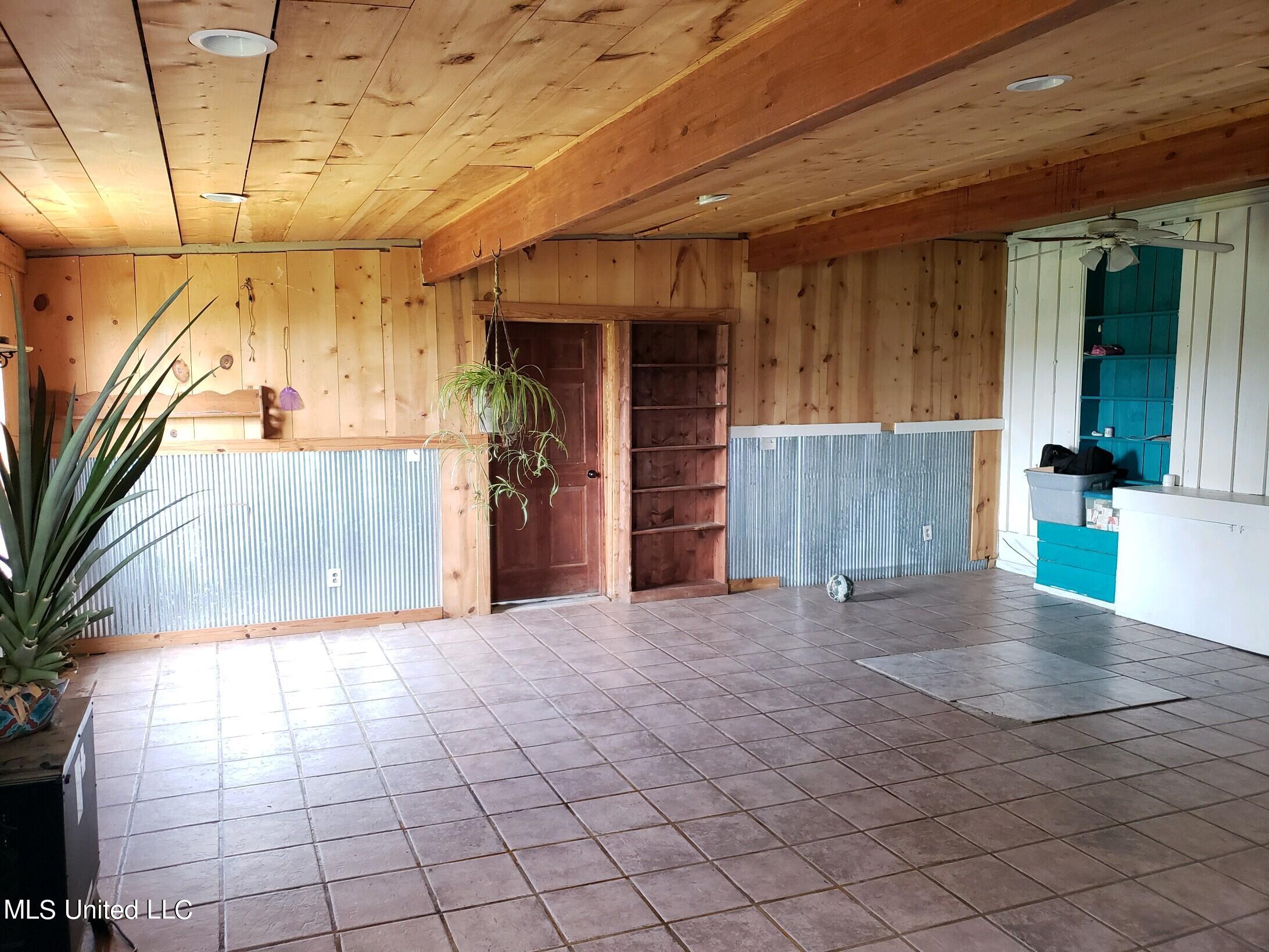 938 Frank Smith Road Batesville, MS 38606 - Photo 25 of 62 Great Room