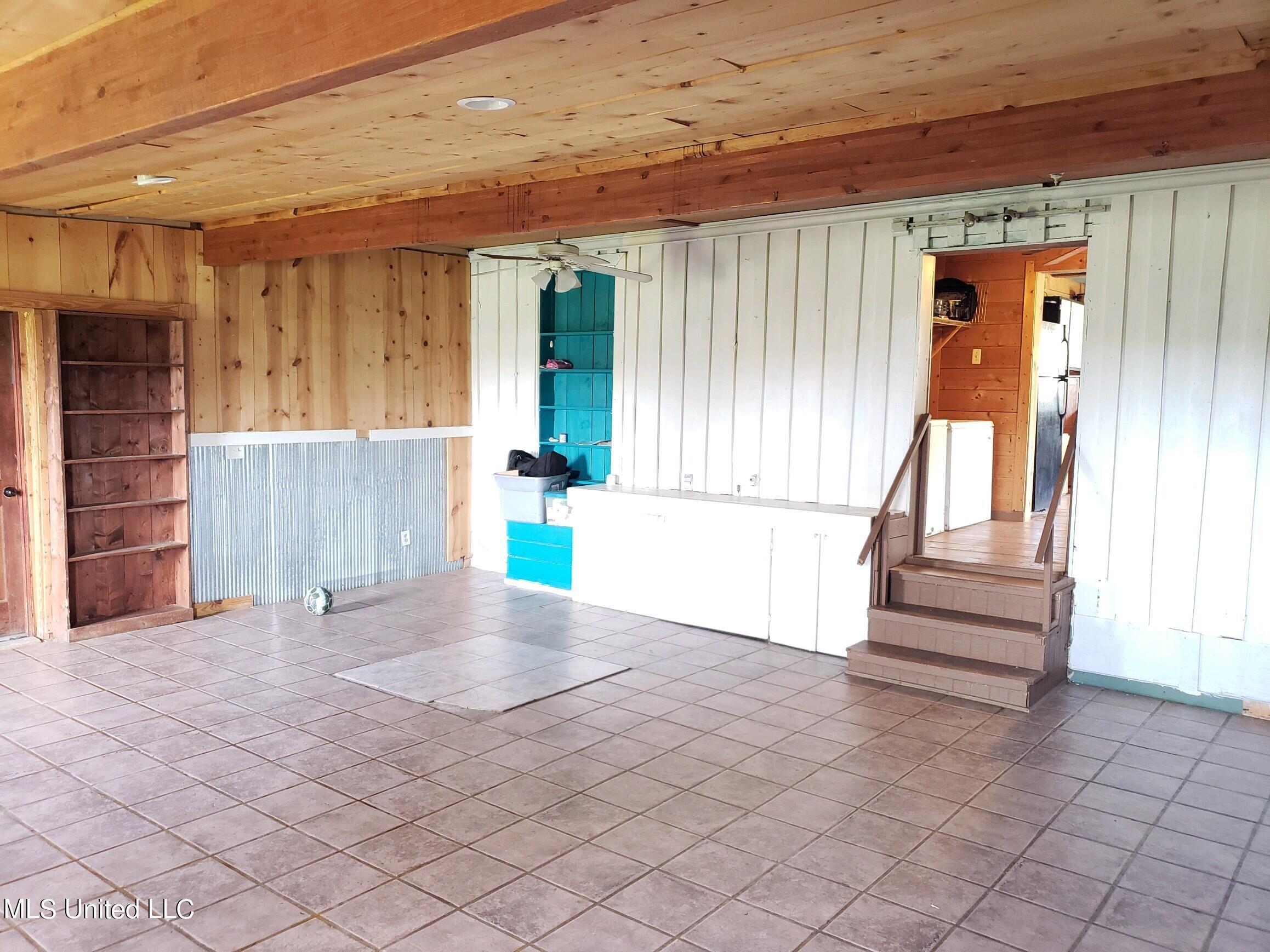 938 Frank Smith Road Batesville, MS 38606 - Photo 26 of 62 Great Room