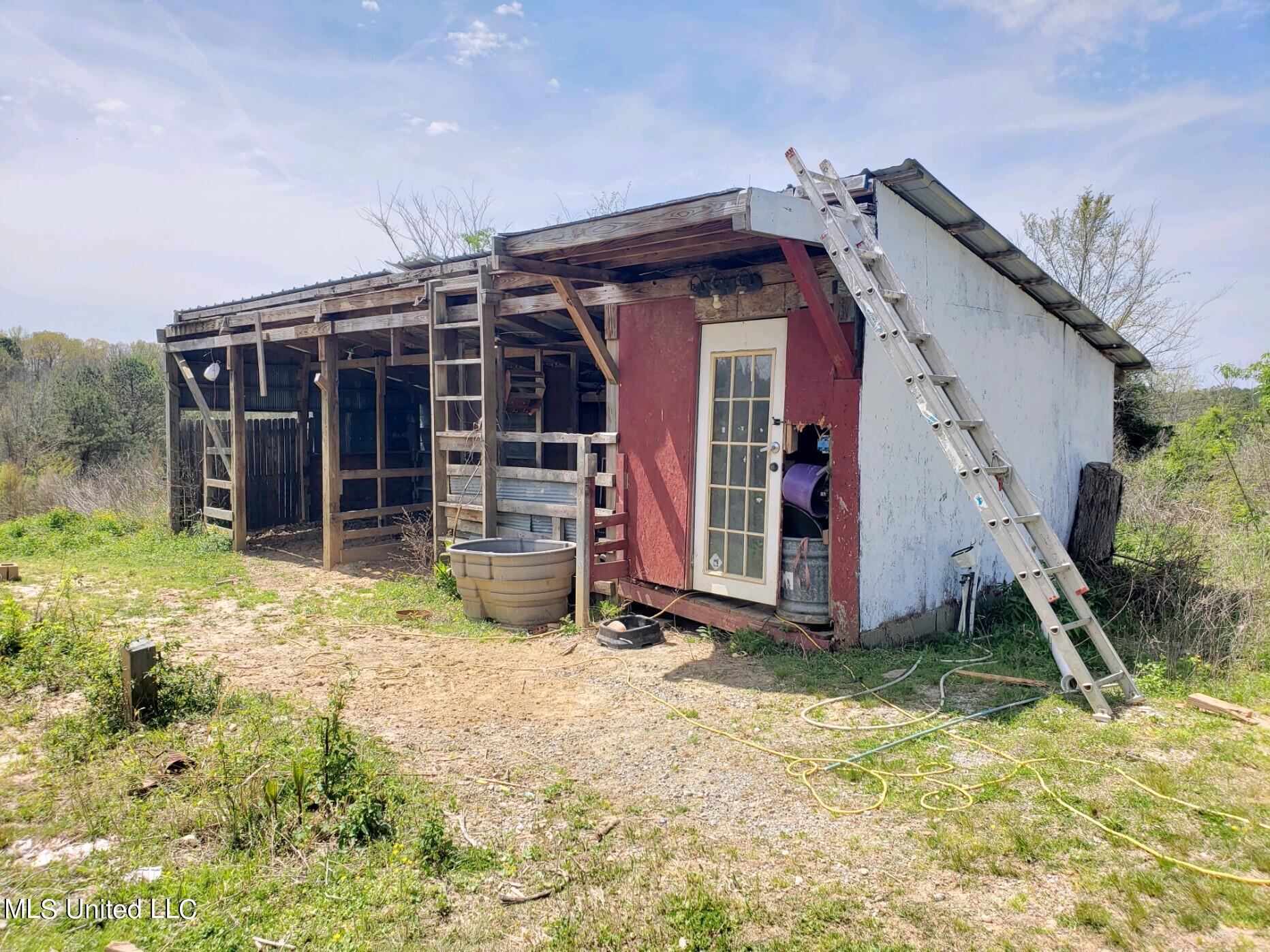 938 Frank Smith Road Batesville, MS 38606 - Photo 42 of 62 Stable