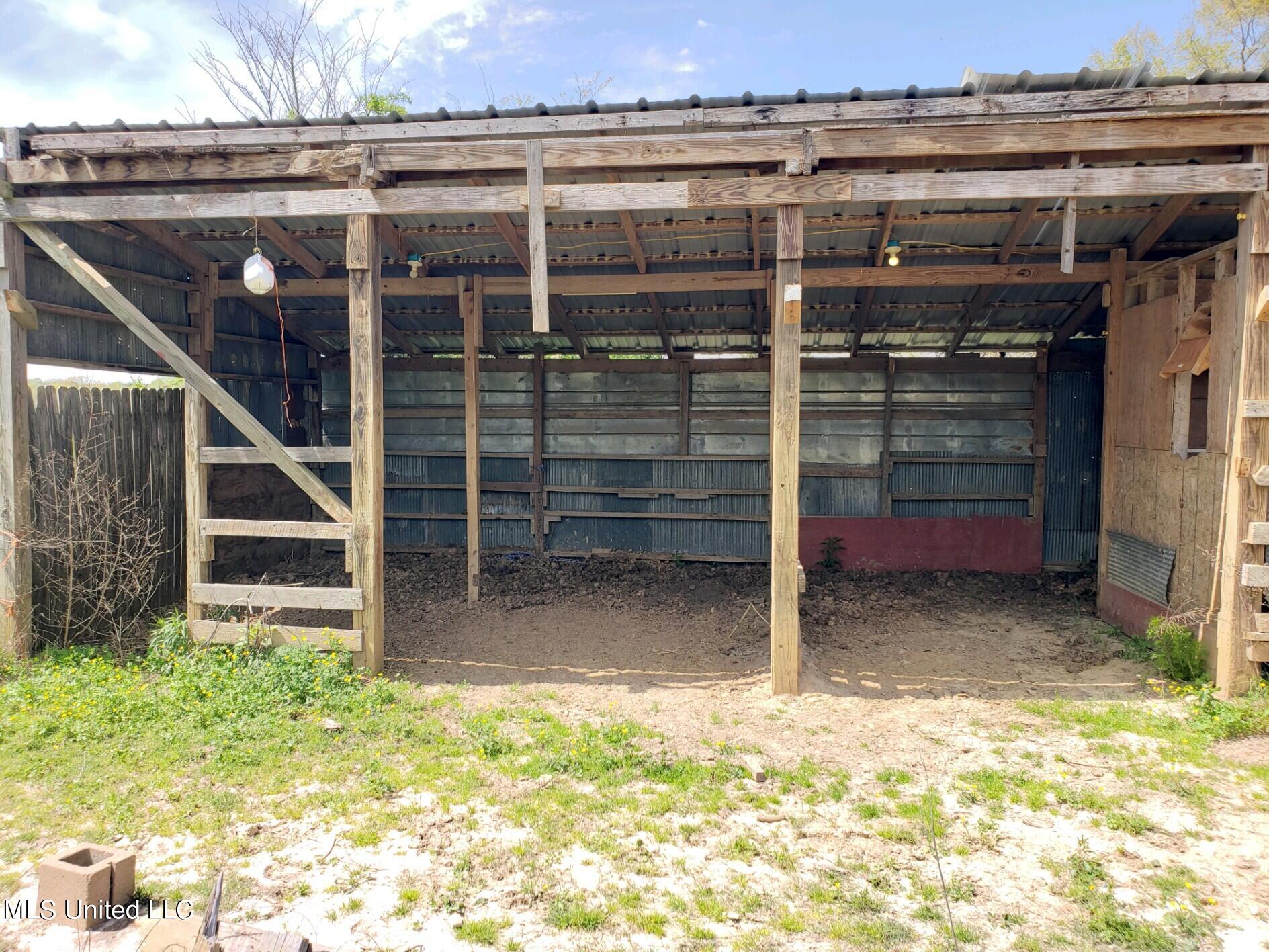 938 Frank Smith Road Batesville, MS 38606 - Photo 43 of 62 Stable