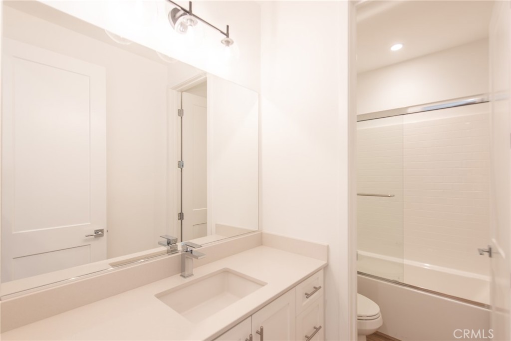 14 Miren Place Arcadia, CA 91007 - Photo 23 of 24 Upstairs Bath