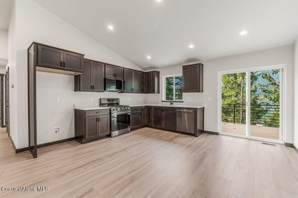 511 Lower Rio Vista Street Osburn, ID 83849 - Photo 8 of 22 8. Kitchen