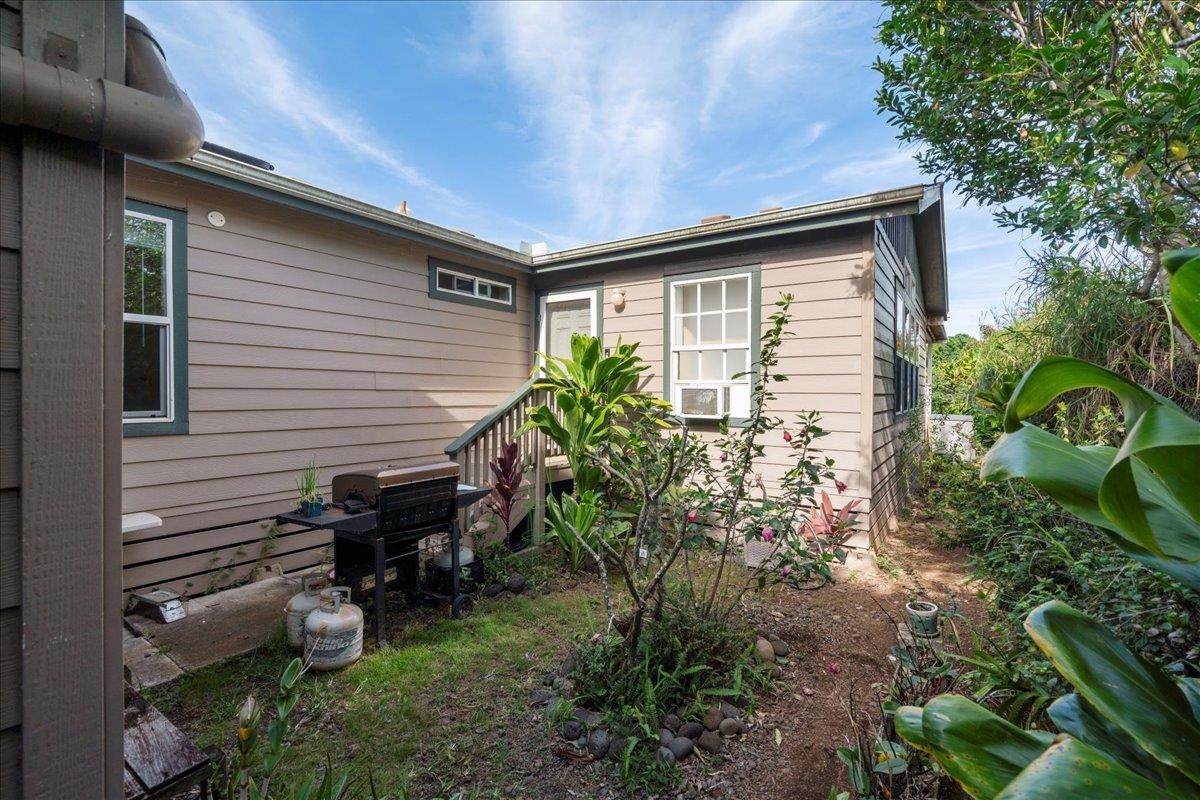 943 Kokomo Road Haiku, HI 96708 - Photo 36 of 50 a backyard of a house with plants and outdoor seating
