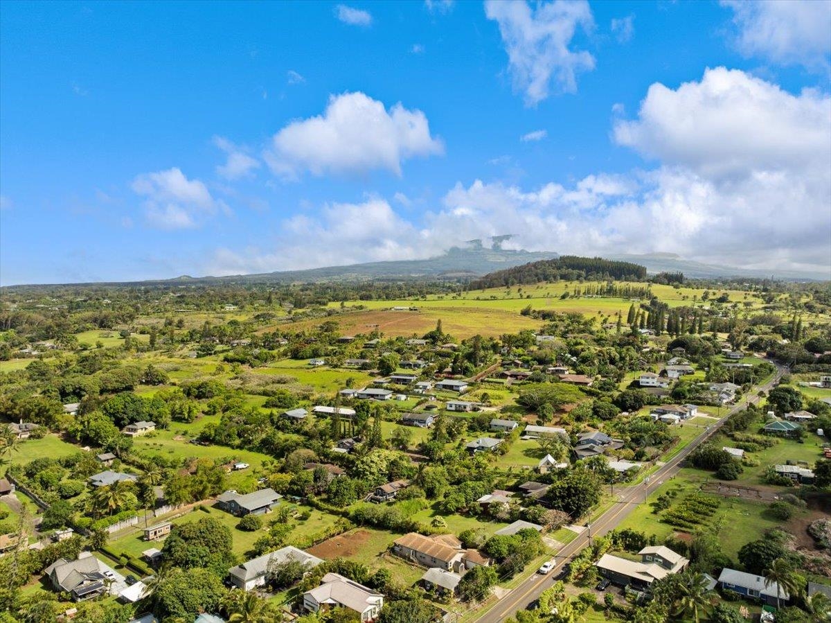 943 Kokomo Road Haiku, HI 96708 - Photo 49 of 50 a view of a city