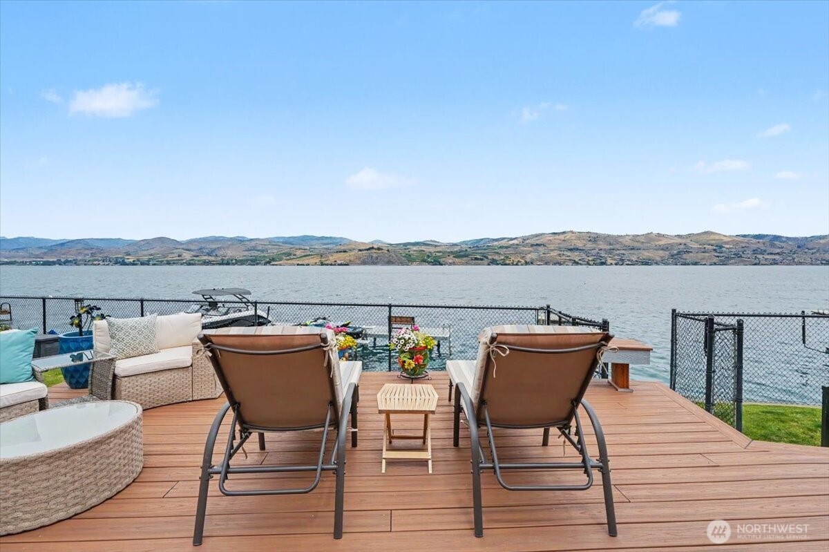 1386 South Lakeshore Road Chelan, WA 98816 - Photo 11 of 40