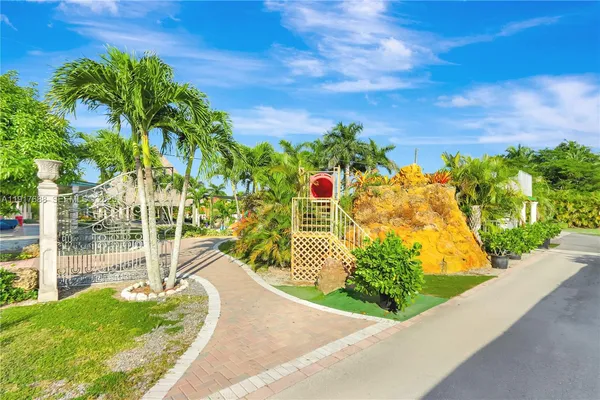 $4,200,000 | 20455 Southwest 154th Avenue, Miami, FL 33187