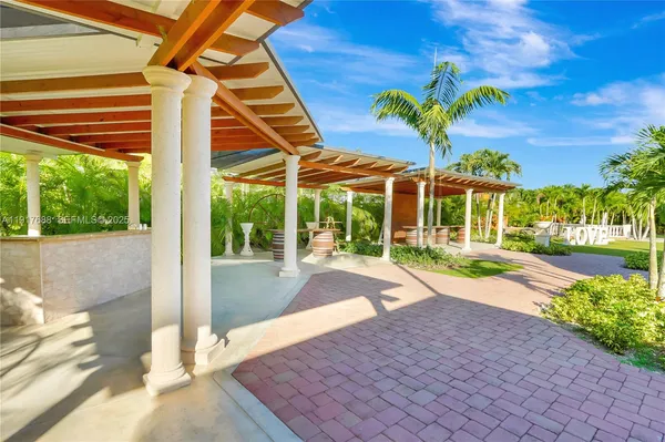 $4,200,000 | 20455 Southwest 154th Avenue, Miami, FL 33187