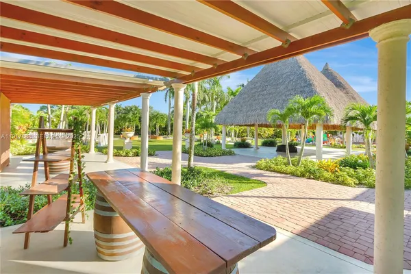 $4,200,000 | 20455 Southwest 154th Avenue, Miami, FL 33187