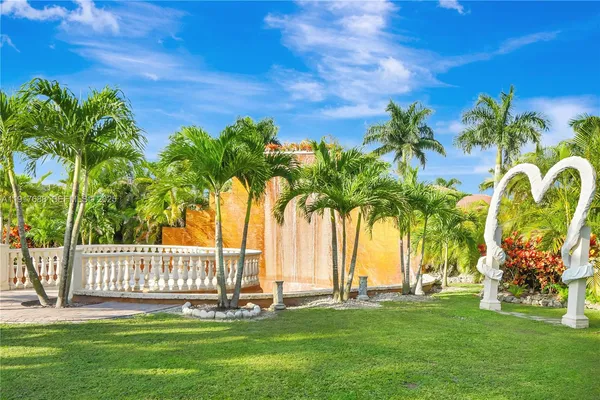 $4,200,000 | 20455 Southwest 154th Avenue, Miami, FL 33187