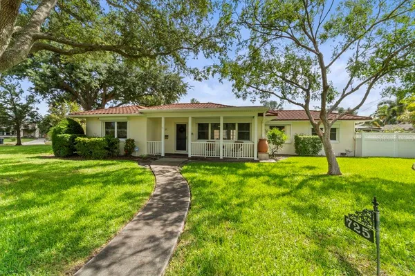 a view of a house with a yard