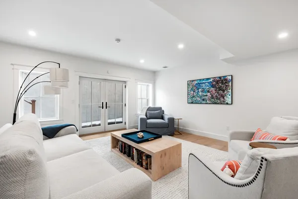 $5,995,000 | 8 Priscilla Lane, Nantucket, MA 02554