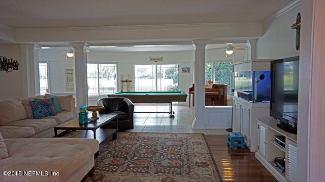 335 Pablo Road Ponte Vedra Beach, FL 32082 - Photo 8 of 67 a living room with furniture and a couch