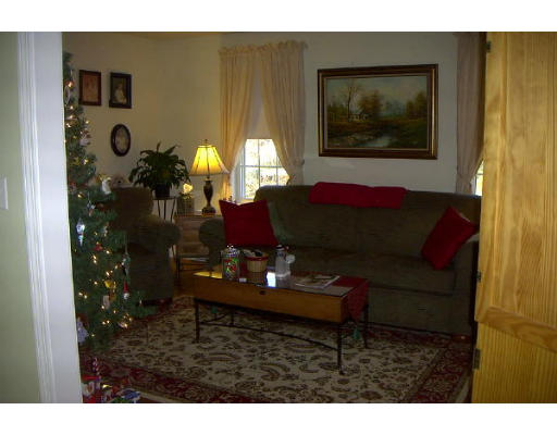 33 Hanson Road Charlton, MA 01507 - Photo 3 of 18 Gallery Image 3