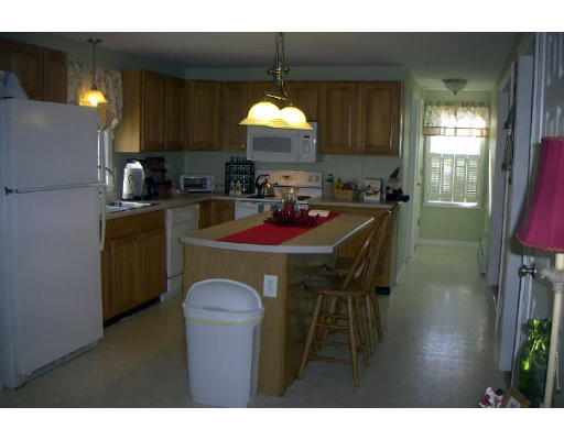 33 Hanson Road Charlton, MA 01507 - Photo 9 of 18 Gallery Image 9