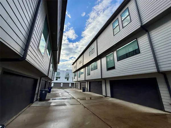 $2,695 | 4211 Delano Place, Unit 5B, Dallas, TX 75204