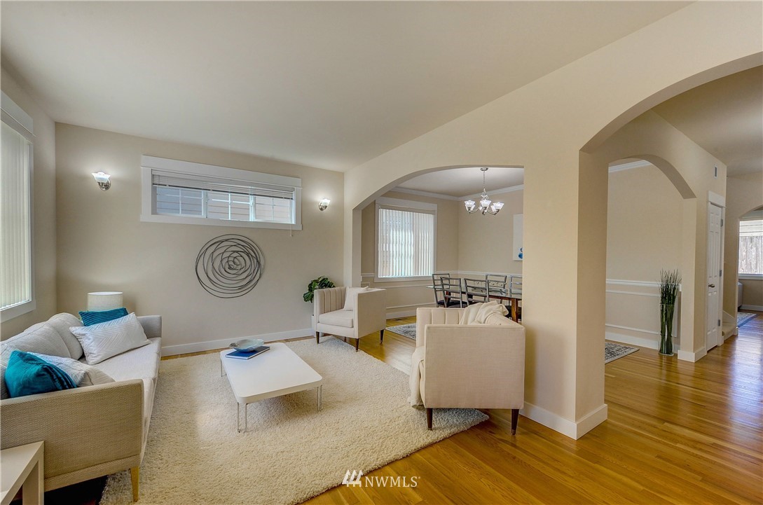4926 Southwest Forney Street Seattle, WA 98116 - Photo 2 of 25 Gallery Image 2