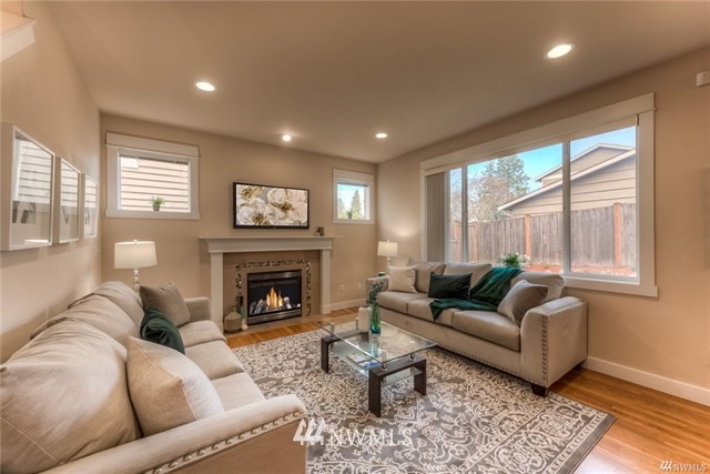 4926 Southwest Forney Street Seattle, WA 98116 - Photo 11 of 25 Gallery Image 11