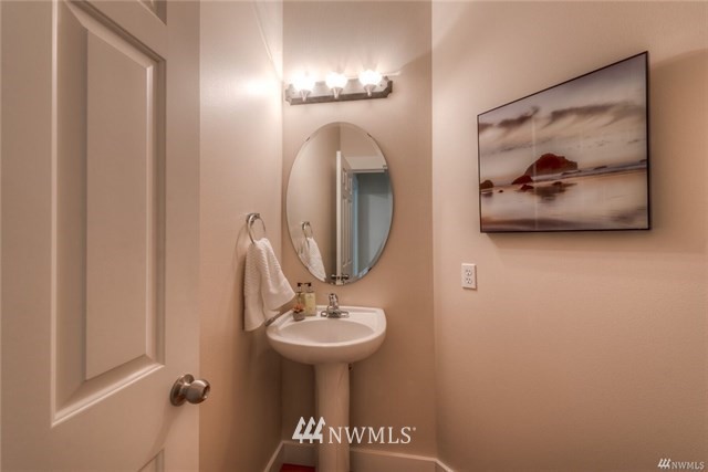 4926 Southwest Forney Street Seattle, WA 98116 - Photo 13 of 25 Gallery Image 13