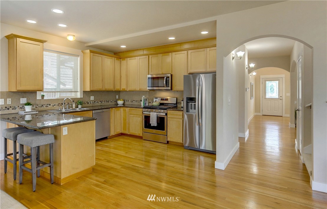 4926 Southwest Forney Street Seattle, WA 98116 - Photo 6 of 25 Gallery Image 6