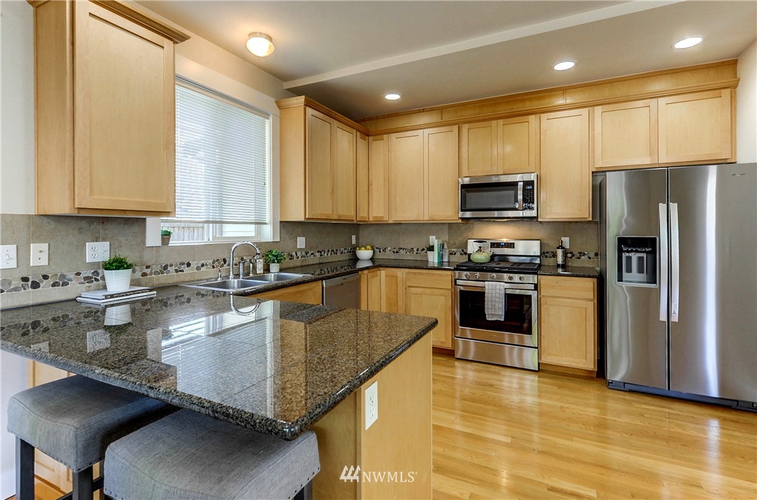 4926 Southwest Forney Street Seattle, WA 98116 - Photo 7 of 25 Gallery Image 7