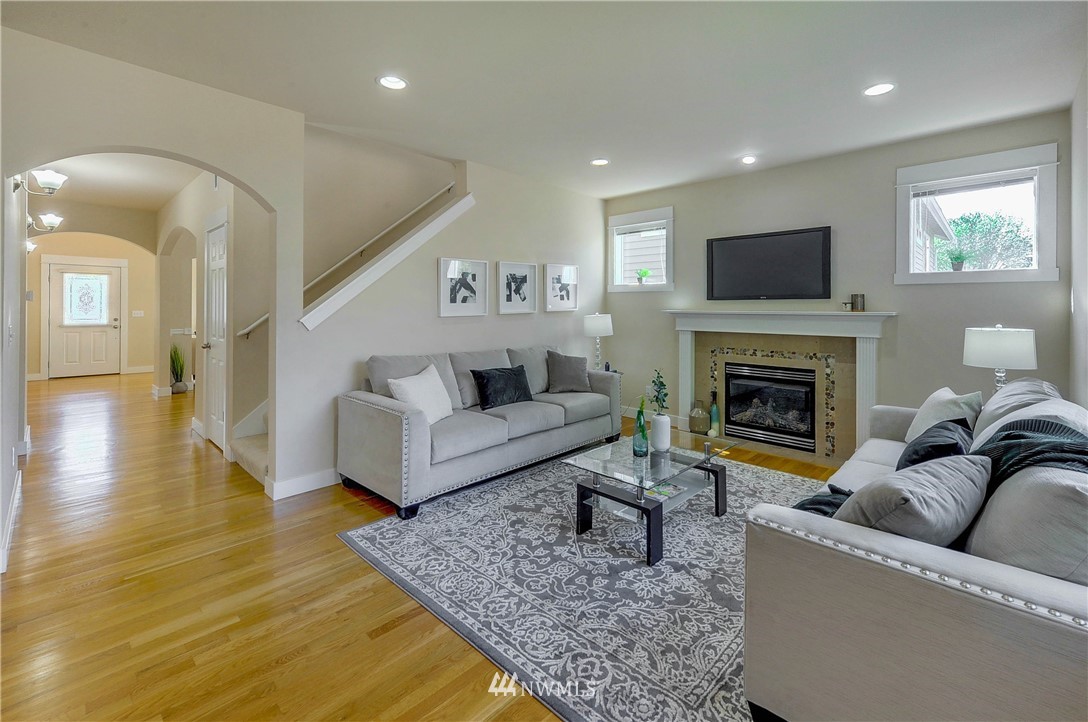 4926 Southwest Forney Street Seattle, WA 98116 - Photo 10 of 25 Gallery Image 10