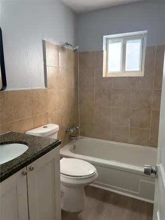 $1,995 | 5901 Northwest 17th Place, Unit 202, Sunrise, FL 33313