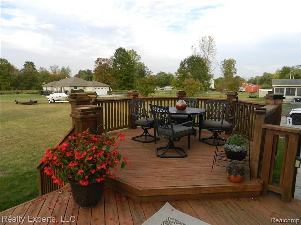 49020 Willis Road Belleville, MI 48111 - Photo 30 of 31 Deck upper tier
