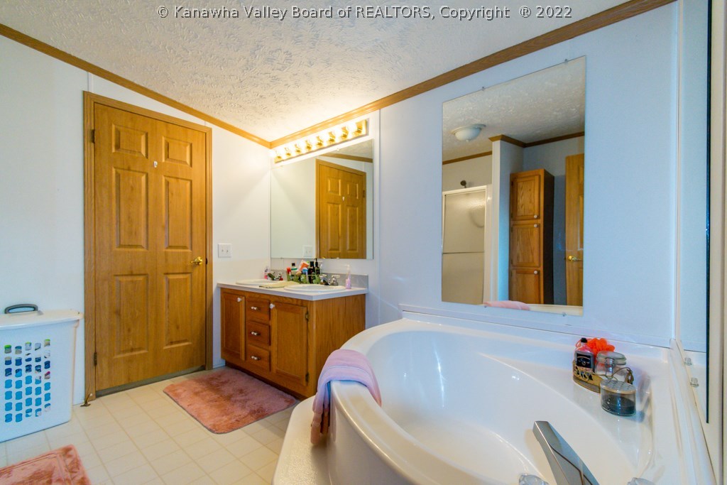 2013 Fisher Ridge Road Kenna, WV 25248 - Photo 21 of 30 Gallery Image 21