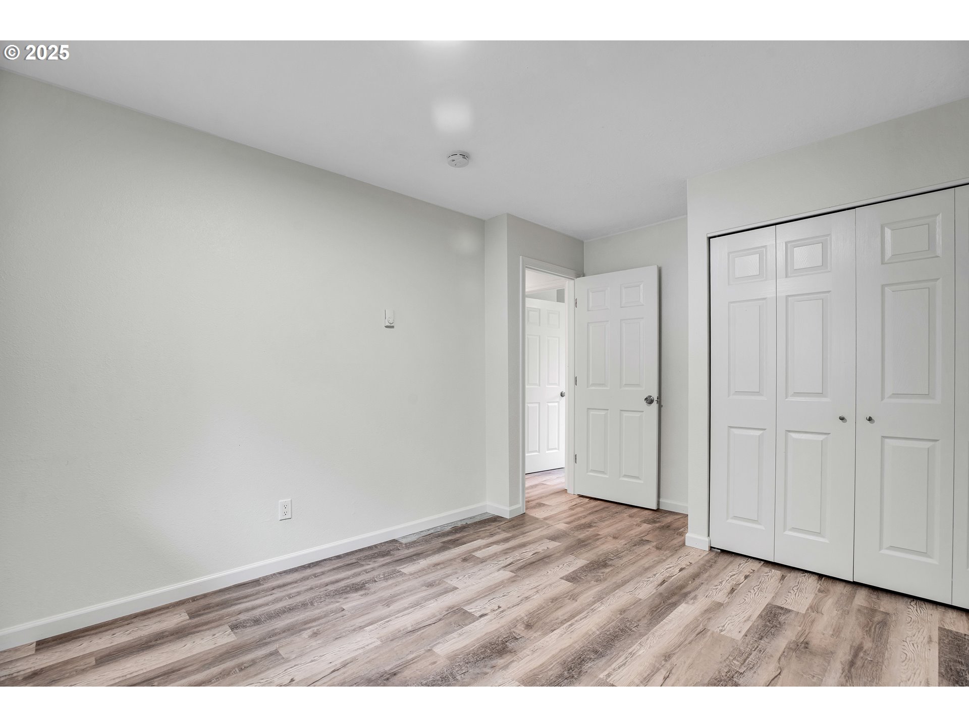 700 Southeast Hogan Road Gresham, OR 97080 - Photo 27 of 37 a view of an empty room