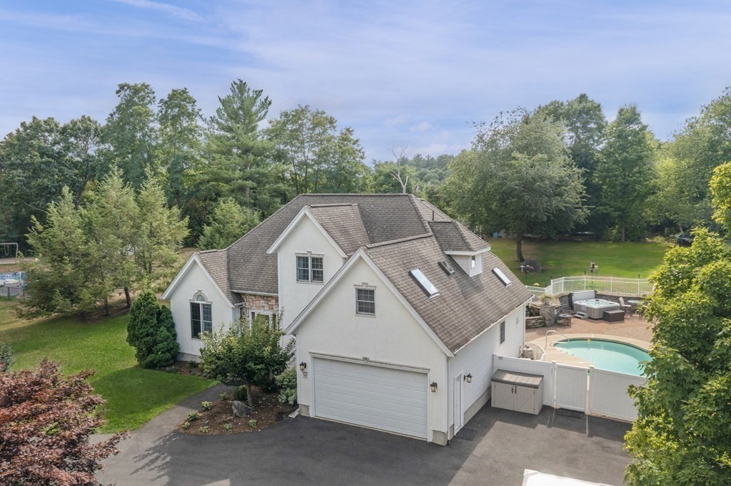 73 Locust Street Middleton, MA 01949 - Photo 3 of 41 Gallery Image 3