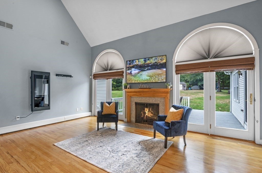73 Locust Street Middleton, MA 01949 - Photo 8 of 41 Gallery Image 8