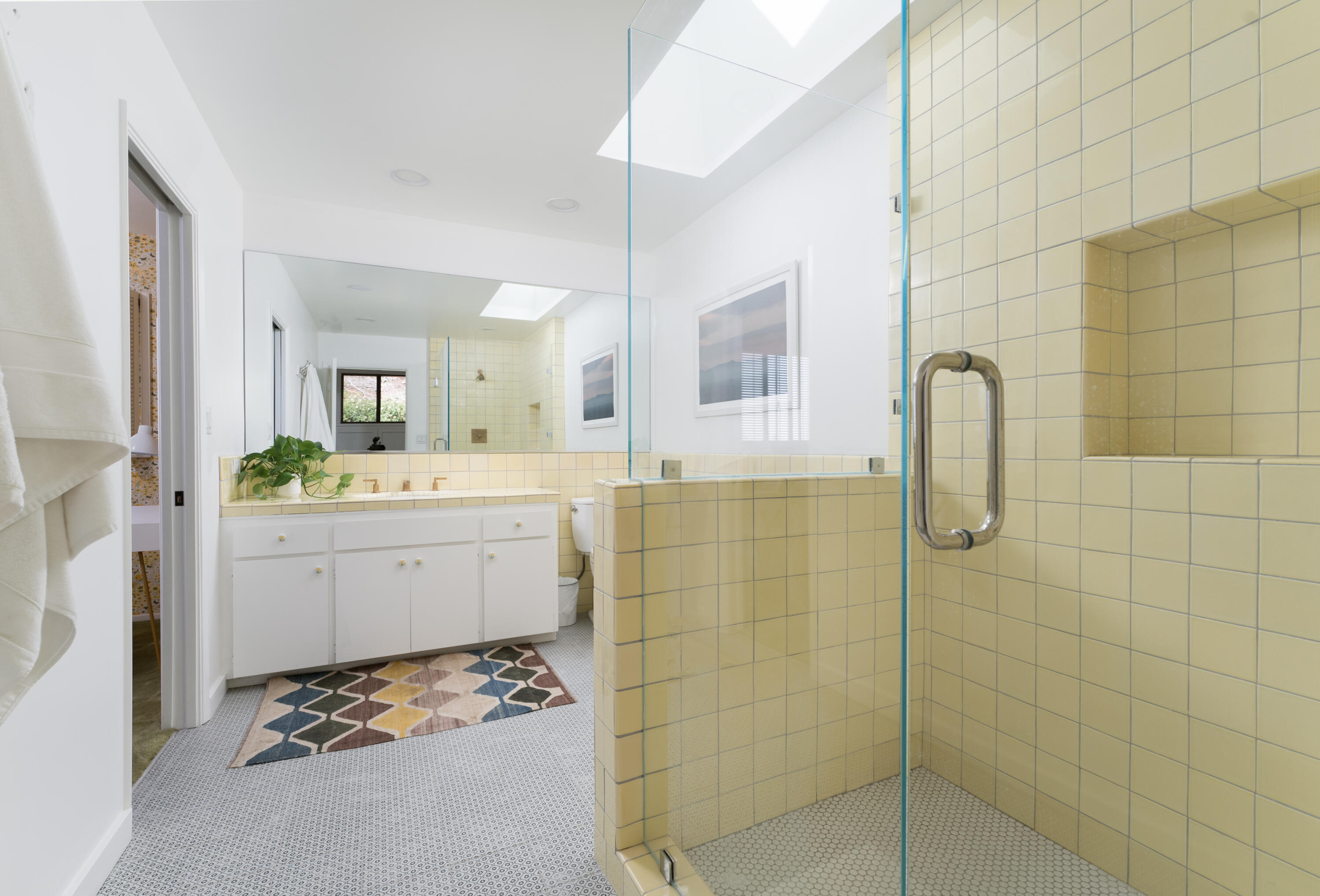 3330 Foothill Road Carpinteria, CA 93013 - Photo 35 of 56 a bathroom with a sink a toilet and shower