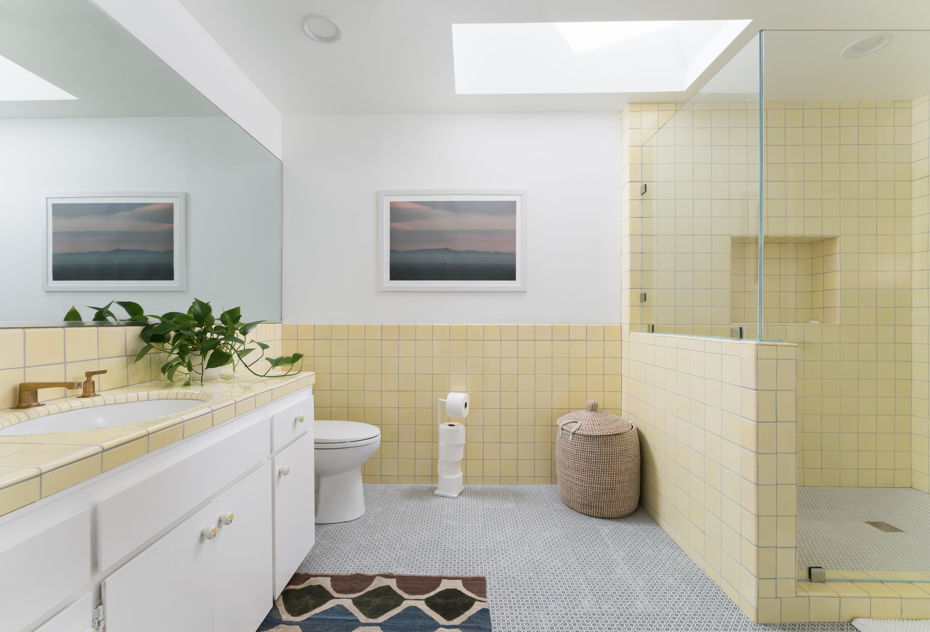 3330 Foothill Road Carpinteria, CA 93013 - Photo 44 of 56 a bathroom with a toilet sink and shower