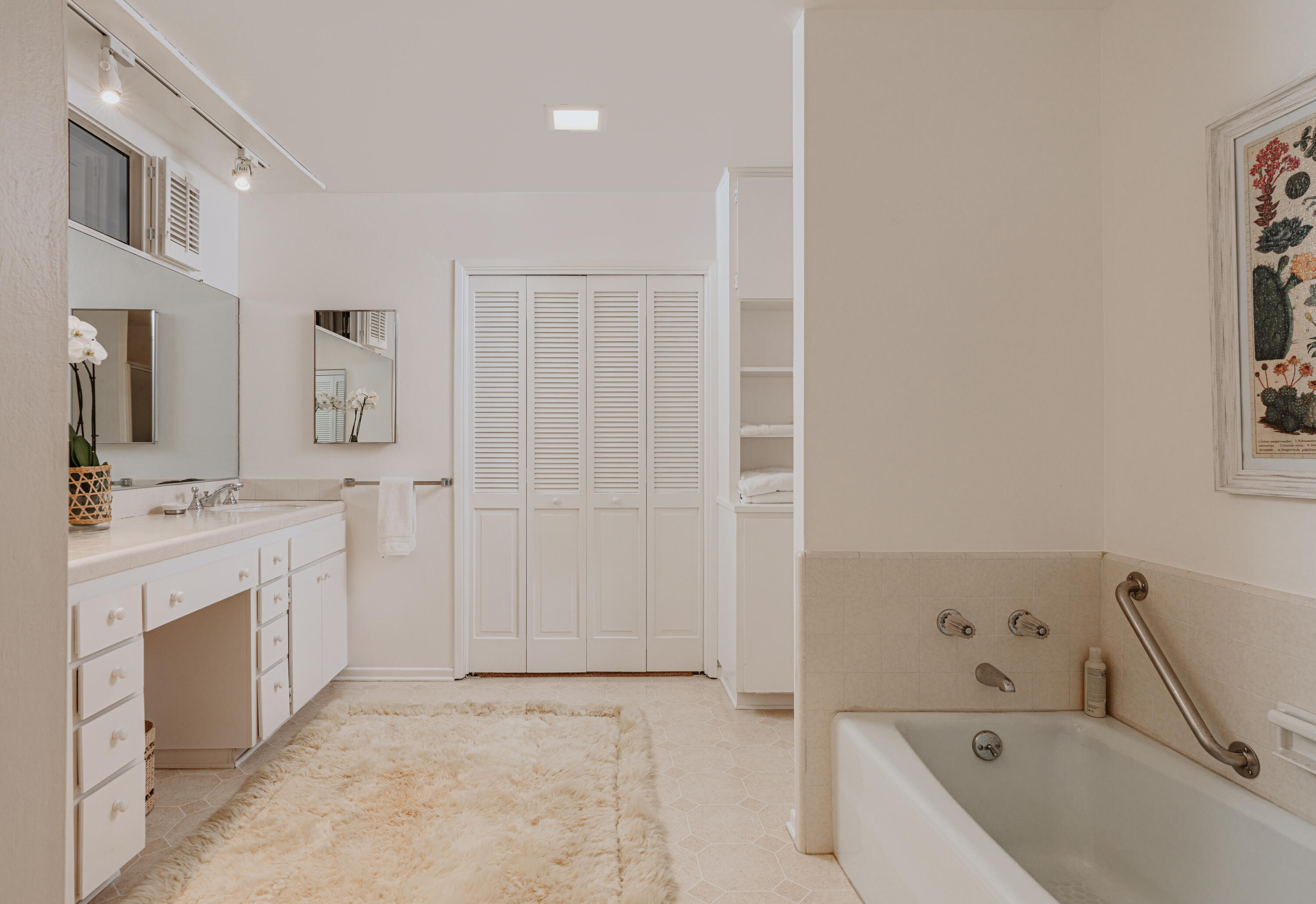 3330 Foothill Road Carpinteria, CA 93013 - Photo 47 of 56 a spacious bathroom with a bathtub sink and mirror