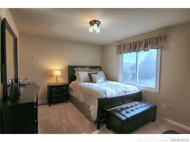 1353 Welland Drive Rochester, MI 48306 - Photo 22 of 35 31267417-21.JPG