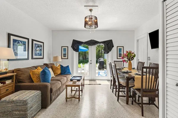 $7,500 | 340 Northeast 7th Avenue, Delray Beach, FL 33483