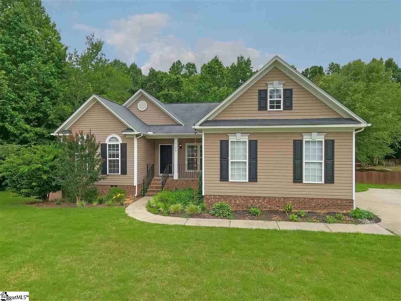 339 Amberleaf Way Simpsonville, SC 29681 - Photo 1 of 33 Gallery Image 1