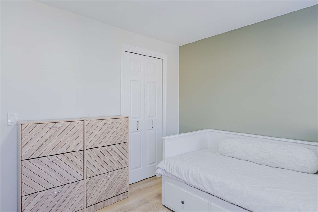 27 Silver Road, Unit 27 Everett, MA 02149 - Photo 35 of 42 a bathroom with a bathtub