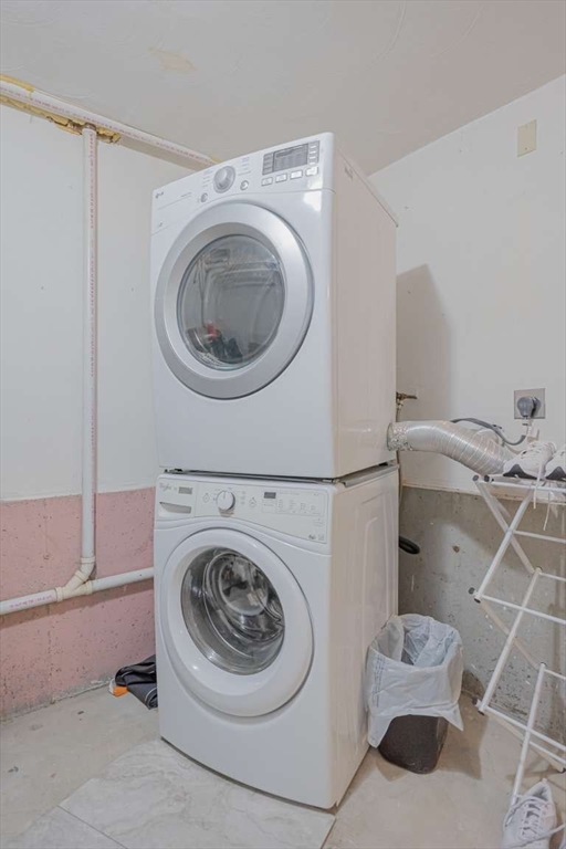 27 Silver Road, Unit 27 Everett, MA 02149 - Photo 42 of 42 a utility room with a washer and dryer